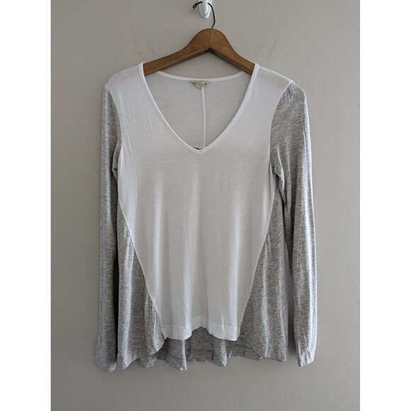 Club Monaco Lightweight V Neck Long Sleeve T-shirt - Picture 7 of 7